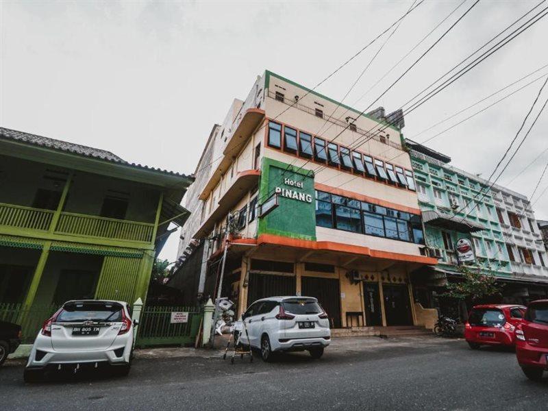 Reddoorz Plus Near Wtc Batanghari Mall Tanjungjohor Dış mekan fotoğraf
