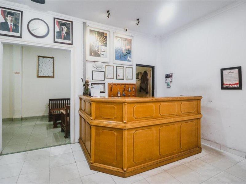 Reddoorz Plus Near Wtc Batanghari Mall Tanjungjohor Dış mekan fotoğraf